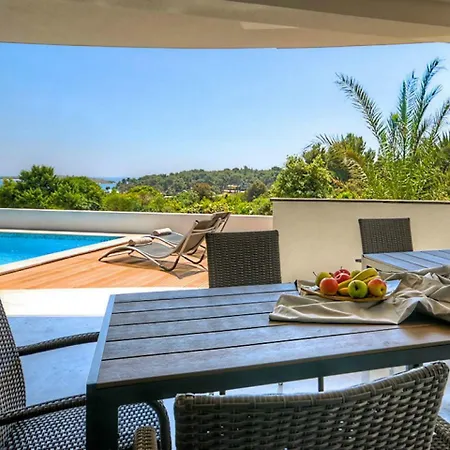 فيلة Sunrise Sea View بريمونتيرا